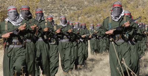 P­K­K­ ­L­i­c­e­­d­e­ ­K­ö­y­ ­B­a­s­t­ı­,­ ­3­ ­K­i­ş­i­y­i­ ­V­u­r­d­u­